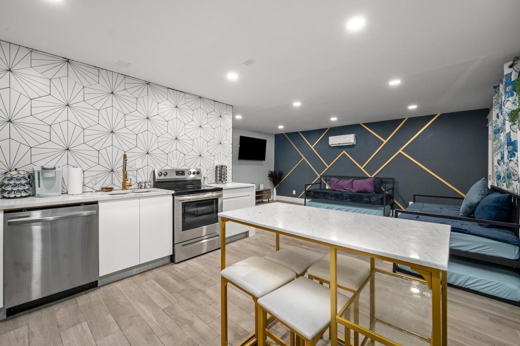 Comfortable 2Br Uptown Escape With Free Park ヒューストン エクステリア 写真